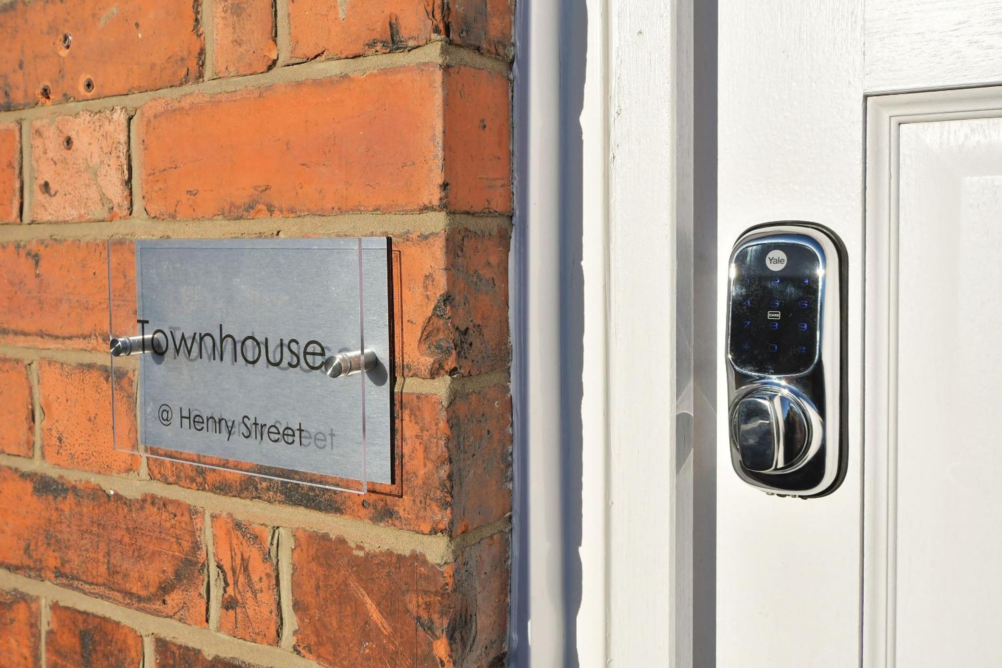 Townhouse @ Henry Street Crewe Hotell Exteriör bild